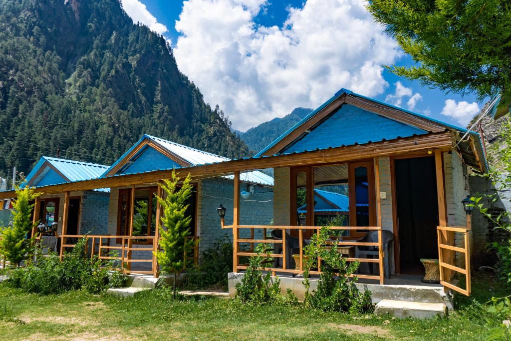 Gallery image of Lee Garden Himalayan Wooden Cottage Kasol in Kasol