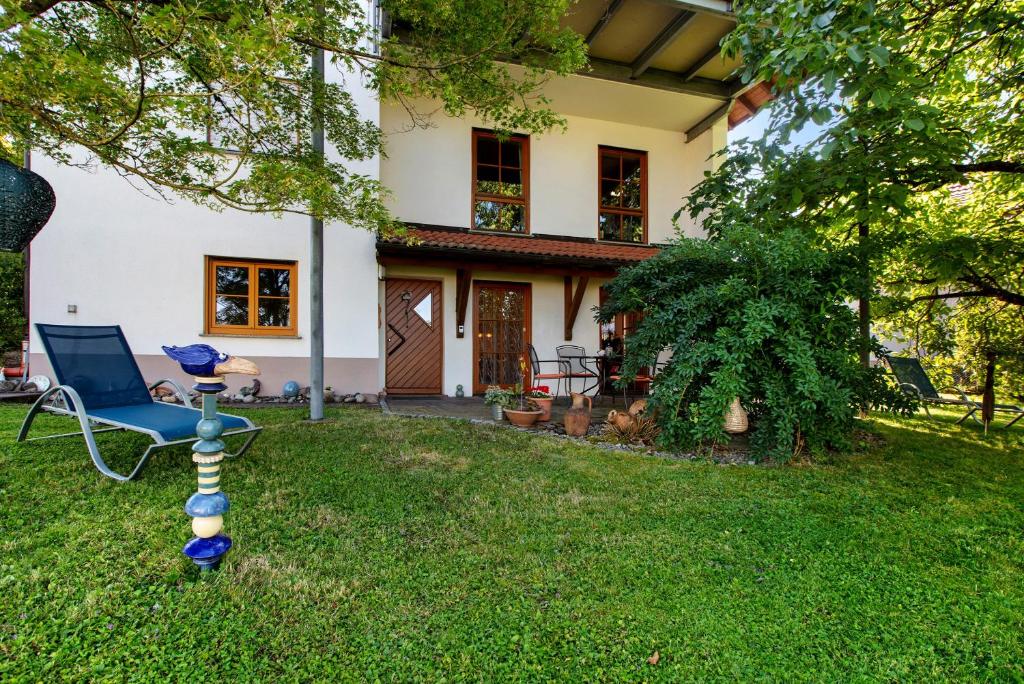 a house with a lawn in front of it at Unterm Nussbäumle in Adelhausen