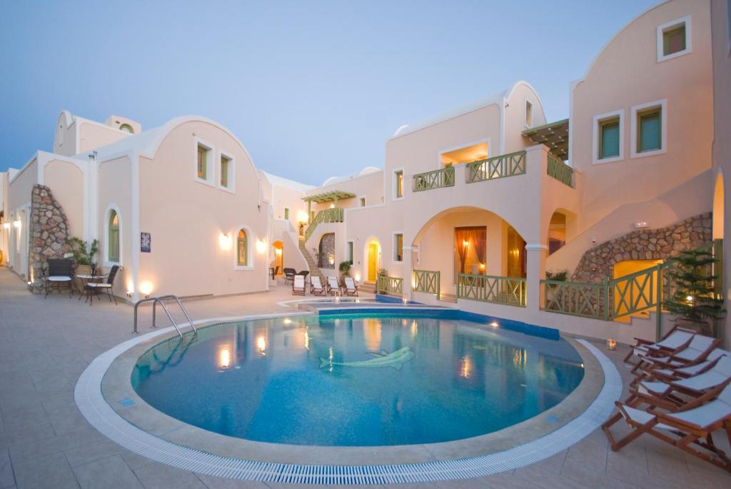 Bazén v ubytování Anassa Deluxe Suites nebo v jeho okolí