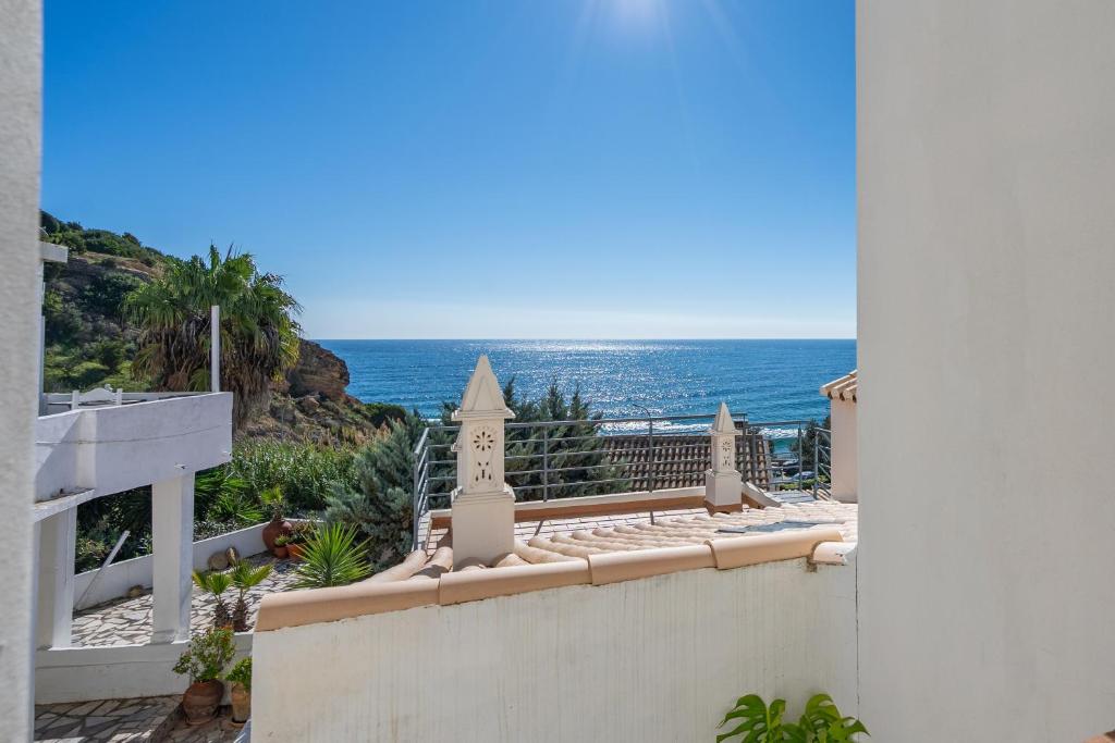 a view of the ocean from the balcony of a house at Casa da Praia 1 in Budens