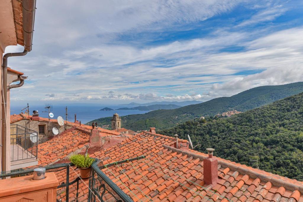 a view from the roof of a house at Nadine - Bilocale In Centro in Marciana