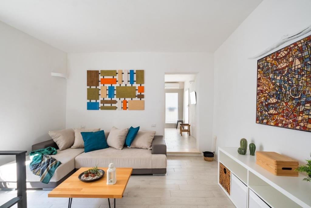 a living room with a couch and a table at Leonardò, non solo mare in Nardò