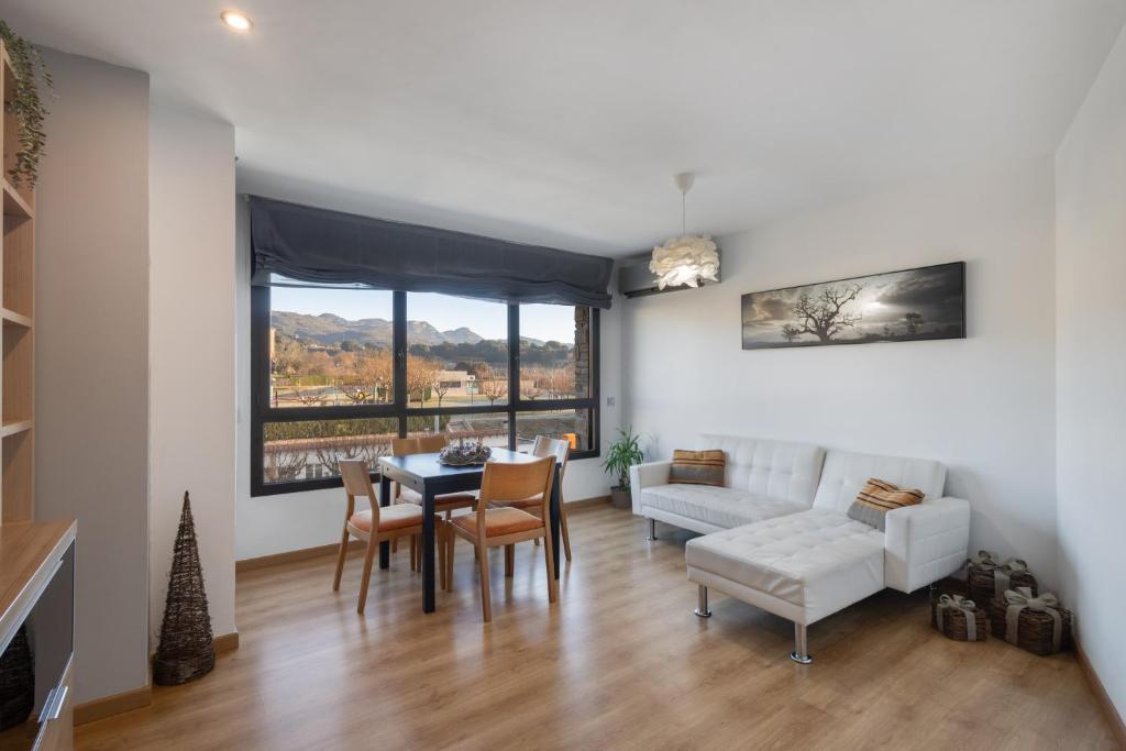 a living room with a table and chairs and a couch at Niu Turistic Olvan in Olvan