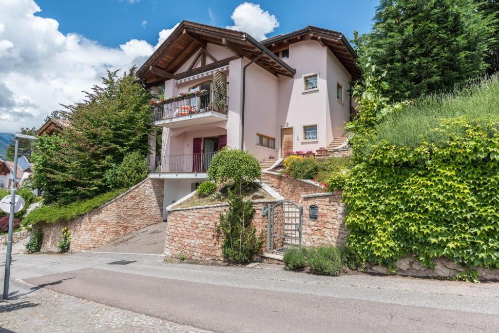 a house with a balcony on a brick wall at Casa Weekend in Revò