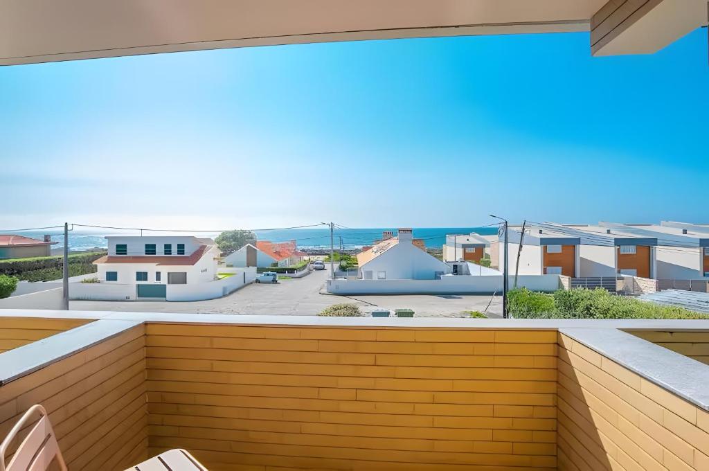 a balcony with a view of the ocean at T3 Moledo Com Piscina e Vista Mar in Moledo