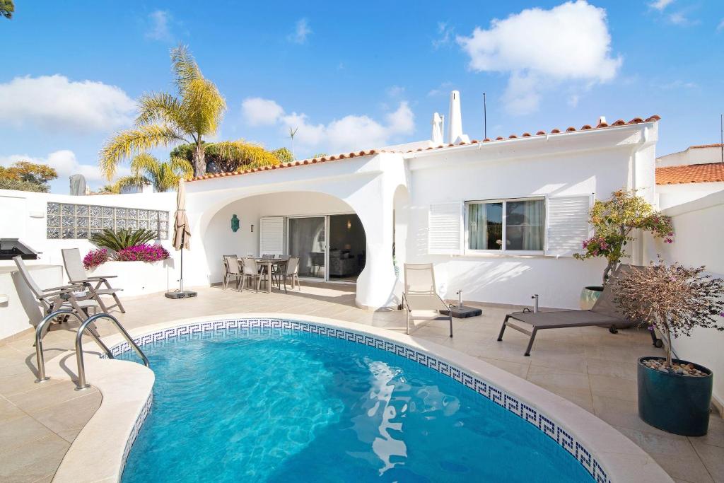 a villa with a swimming pool and a patio at Villa Nicola in Vale do Lobo