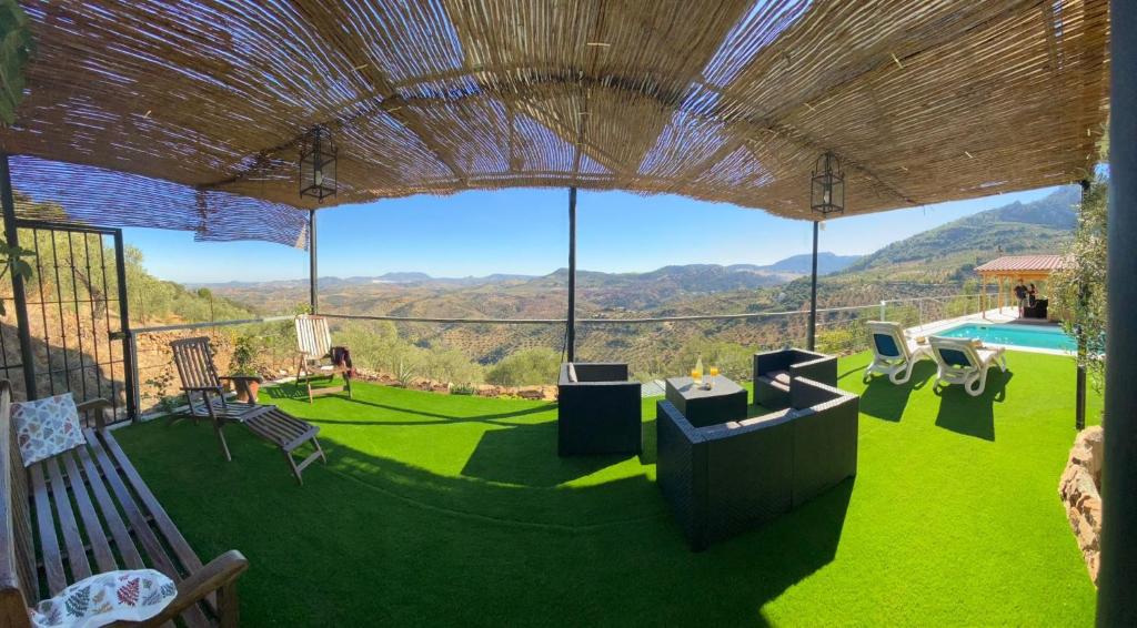 a room with a view of a yard with green grass at Miralvalle in El Gastor