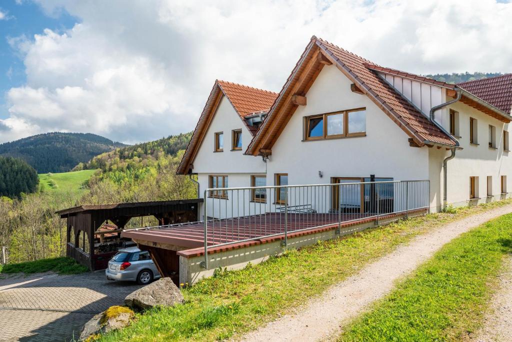 a house with a car parked in front of it at Ferienwohnung Graf in Lauf