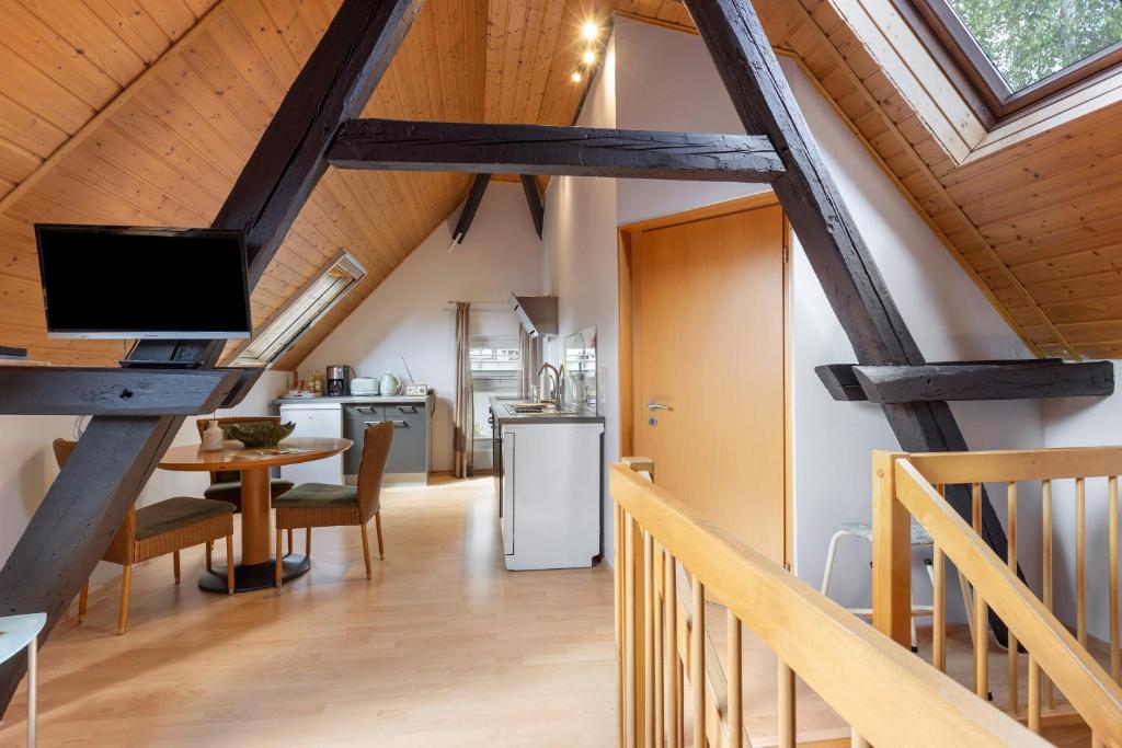 a kitchen and dining room with a vaulted ceiling at Ferienwohnung an der Brigach in Donaueschingen
