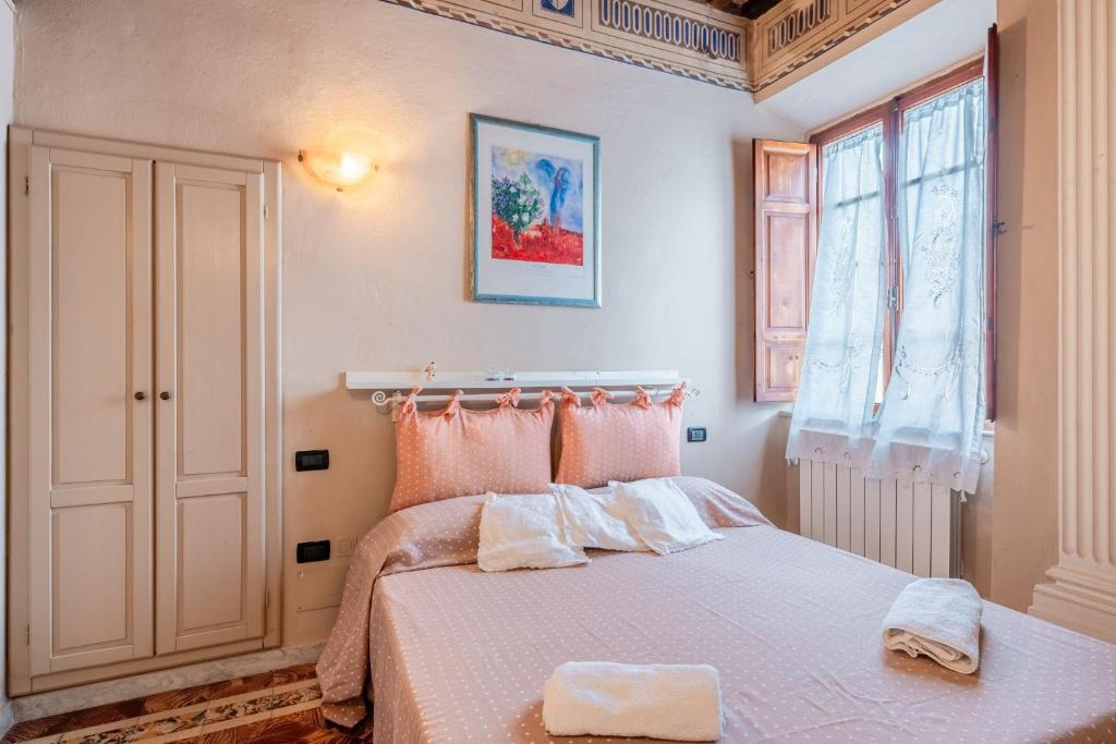 a bedroom with a bed and a window at Romantic Apartment Near Pisa Lucca in Bientina