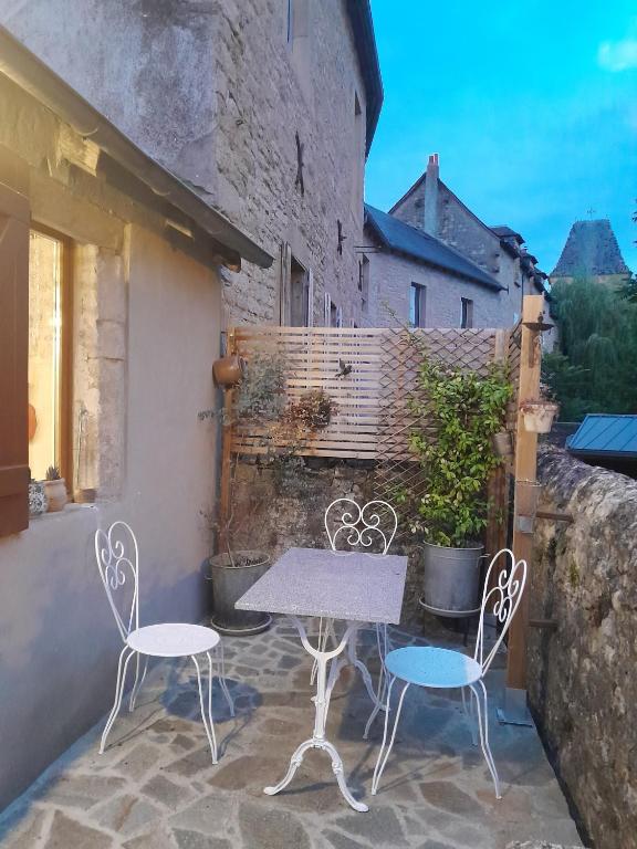 a table and two chairs sitting on a patio at La Petite Authentique in Gaillac-dʼAveyron