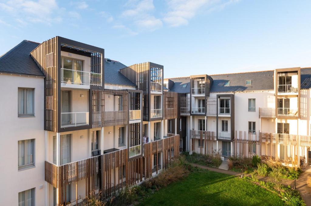 an aerial view of a row of apartment buildings at Regard Marin - Appartement 4 pers in Le Palais