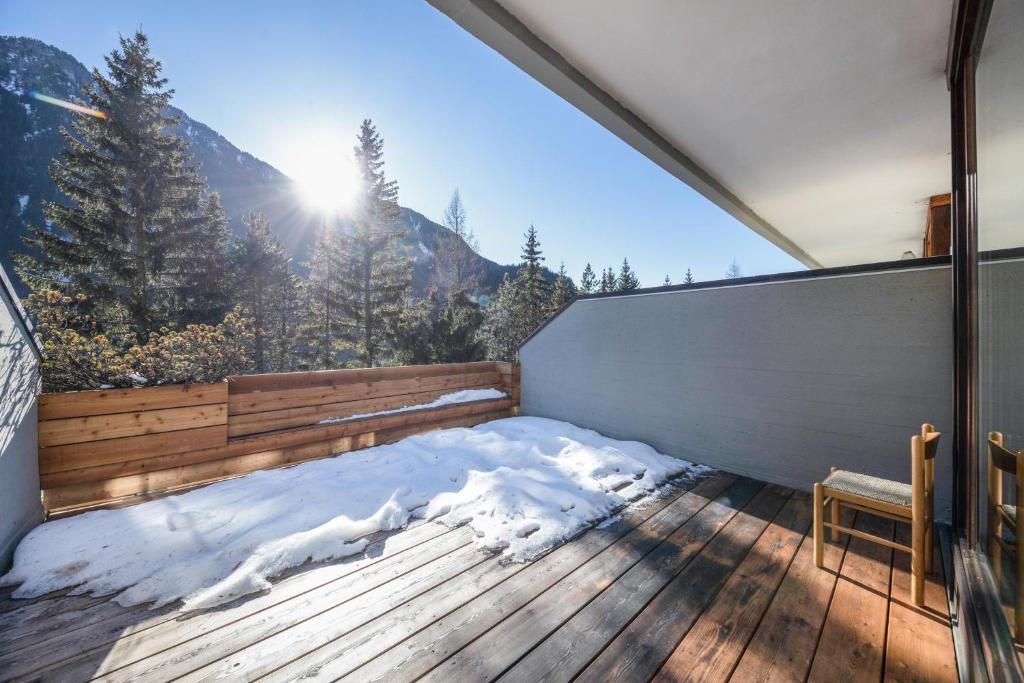a balcony of a house with snow on it at Appartamento Mazzin in Mazzin