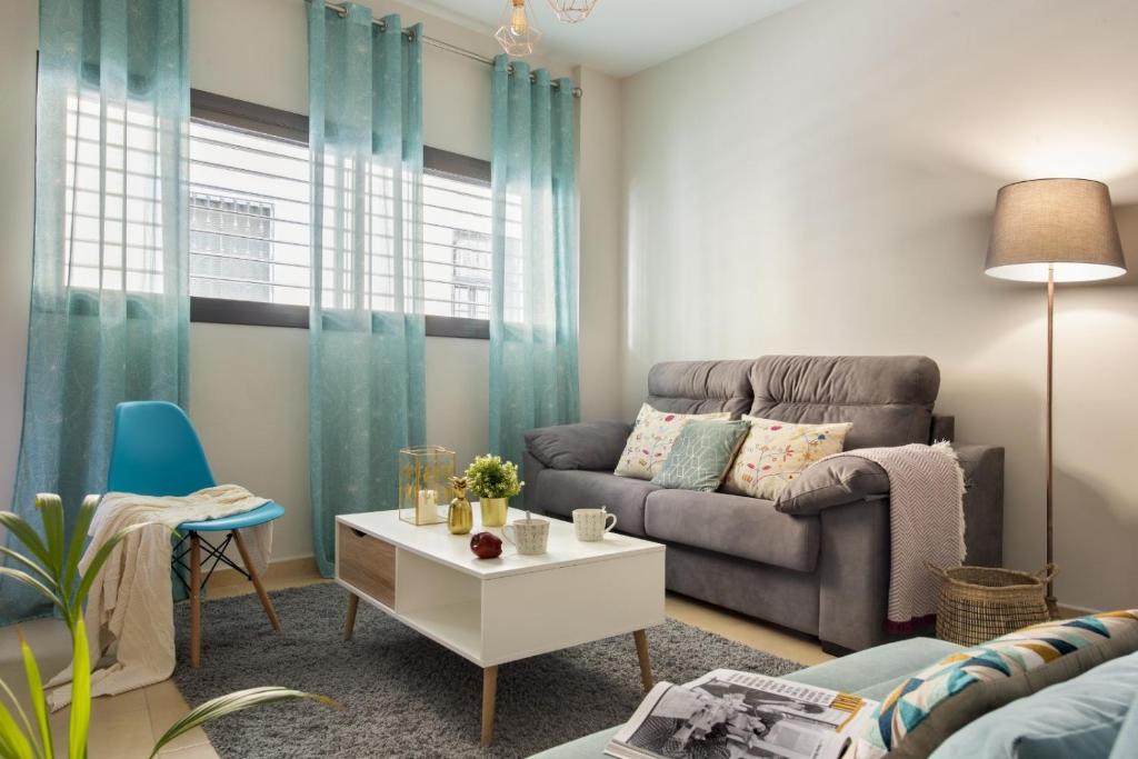 a living room with a couch and a table at Apartamento Centro con Parking in Seville