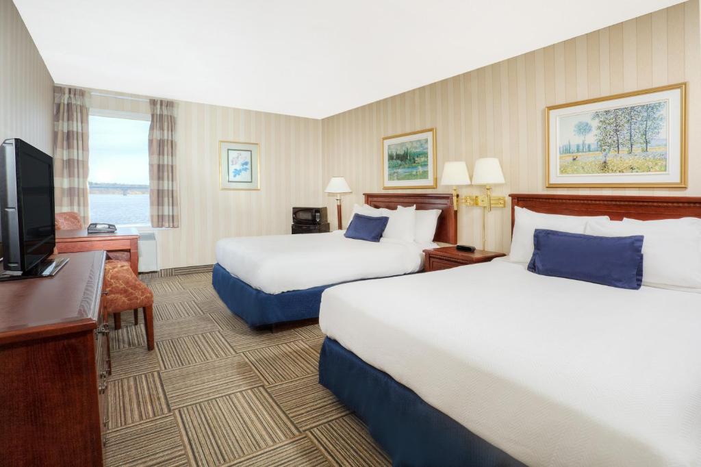 TV a/nebo společenská místnost v ubytování Travelodge by Wyndham Miramichi New Brunswick
