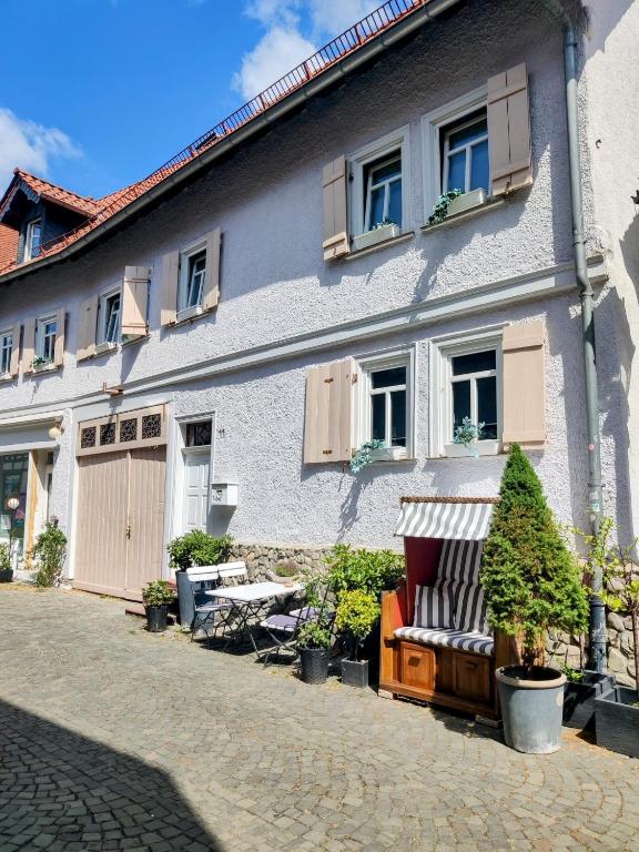 a house with a bench in front of it at Apartment zu Hofe in Oberursel