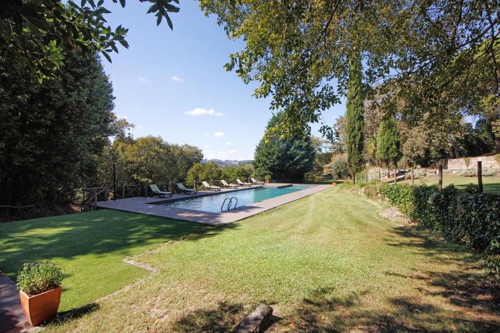 an image of a swimming pool in a yard at Casa de Andrães Camélias in Marco de Canaveses