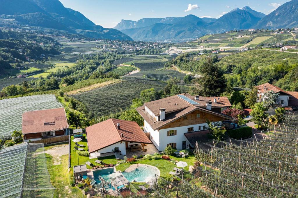 an aerial view of a house in a vineyard at Feldhof Apartment Apfeloase in Caines
