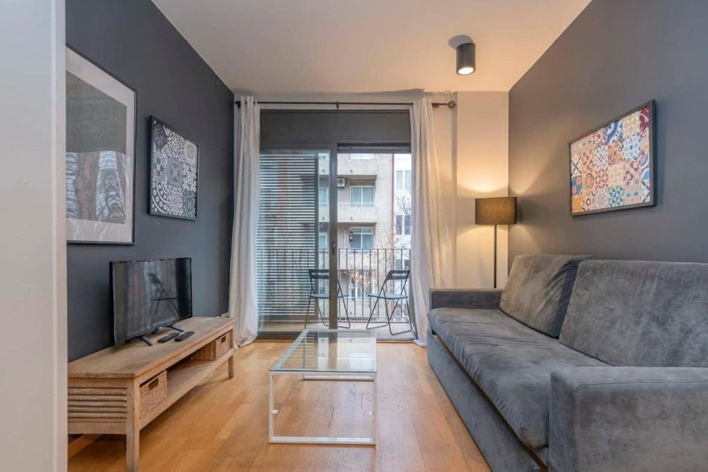 The Collection Barcelona - Heart of Eixample 2BD with balcony