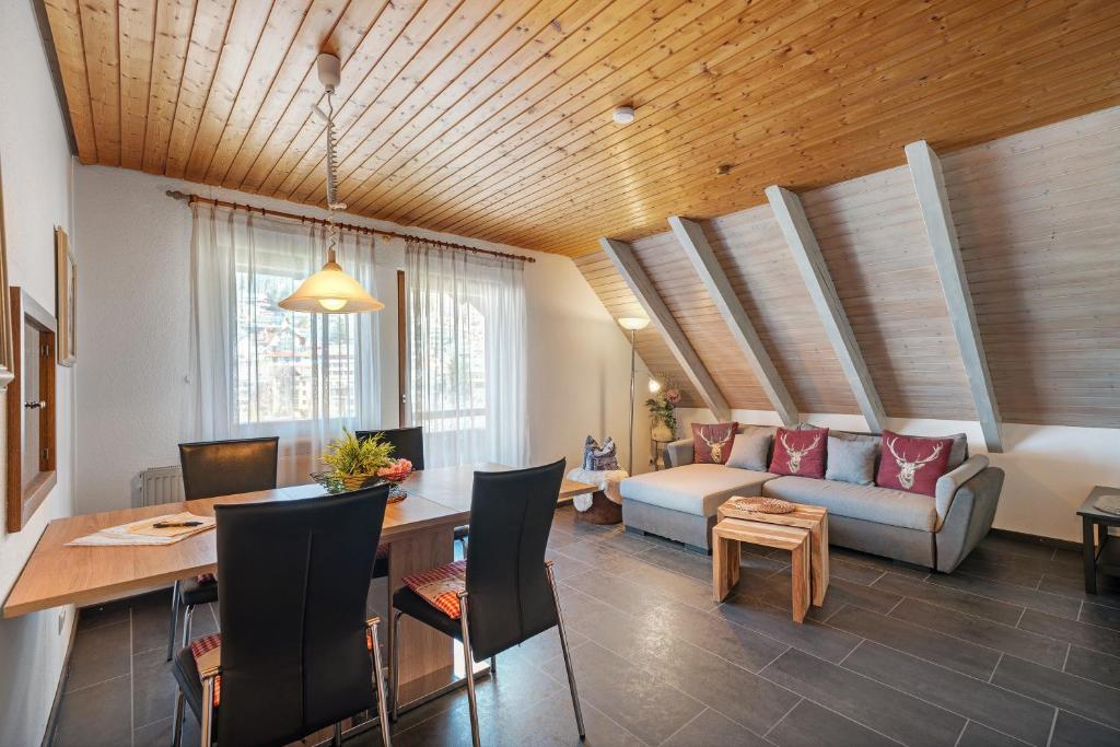 a living room with a table and a couch at Ferienwohnung Karin in Schonach