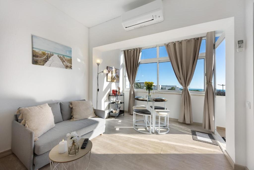 a living room with a couch and a table at Casa da Torralta in Alvor