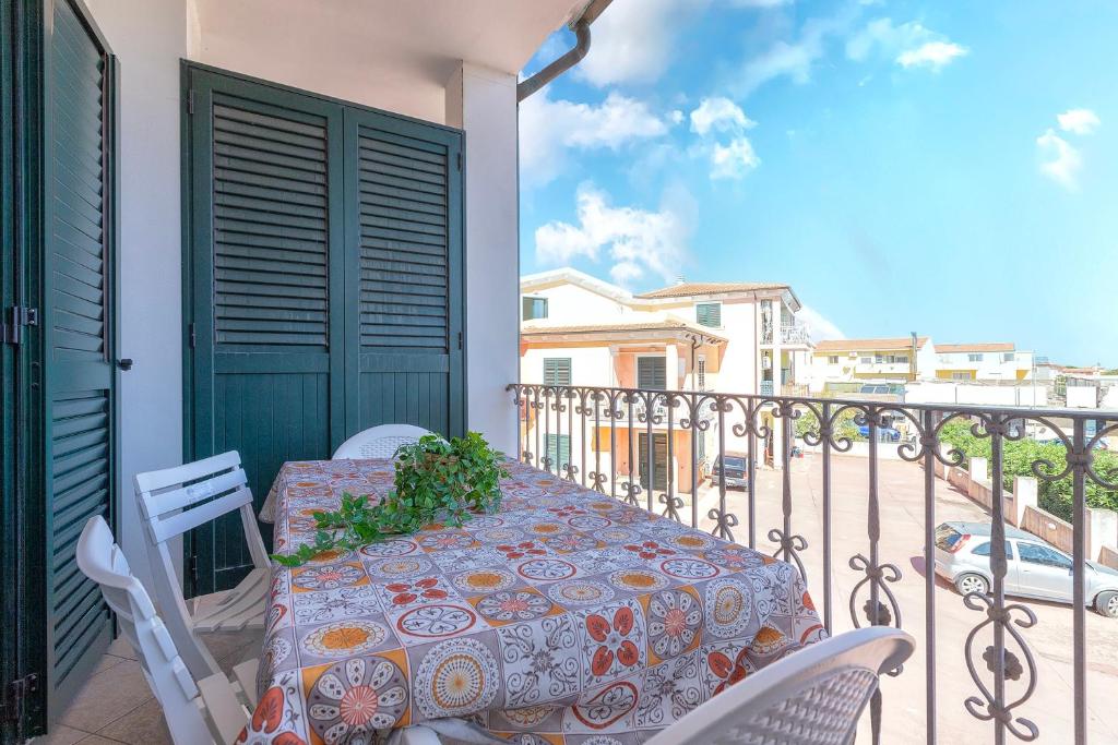 a balcony with a table and chairs on a balcony at Bilocale Valledoria in Valledoria