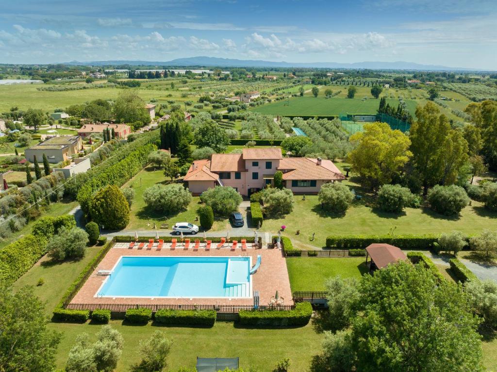 an aerial view of a estate with a swimming pool at Tenuta Vallegaia in Rosignano Marittimo
