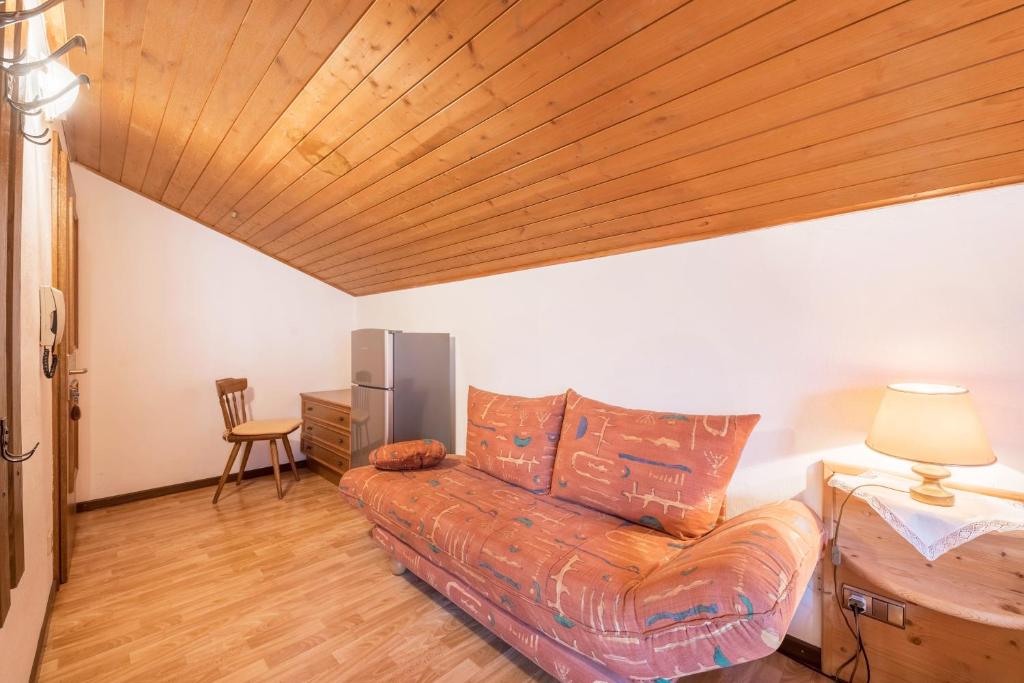 a living room with a couch and a wooden ceiling at Residence Kronstein - Fewo 7 in Tesimo