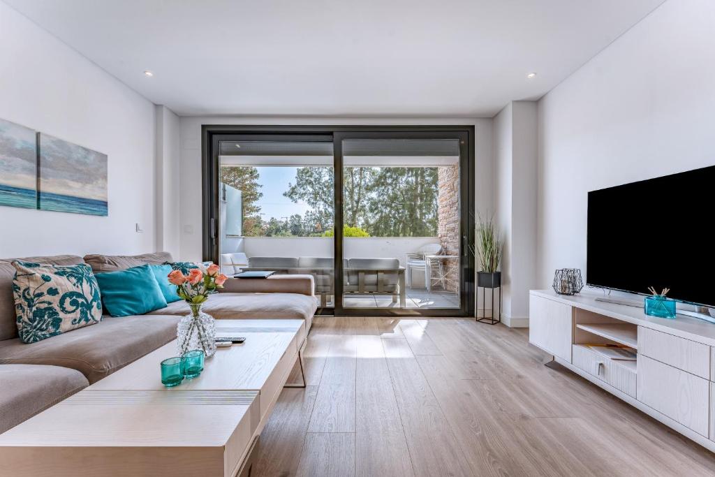 a living room with a couch and a tv at 206 Navigolf 3 in La Cala de Mijas