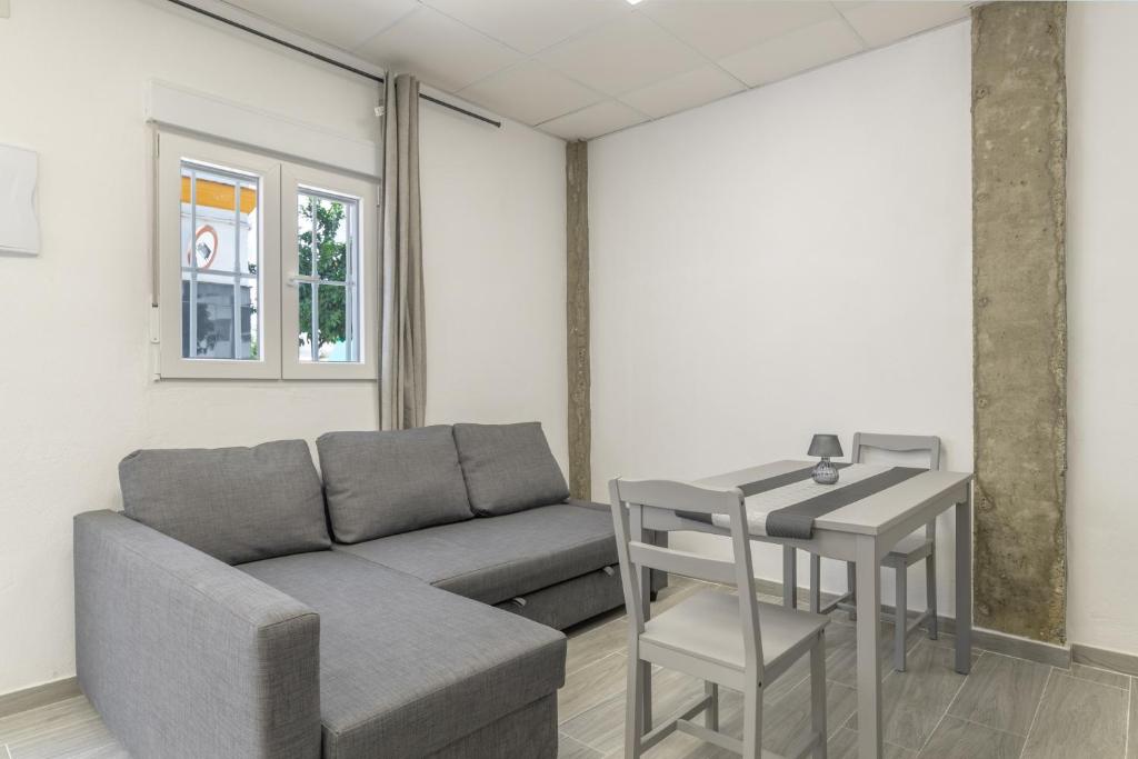 a living room with a couch and a table at Apartamento Ajm in Barbate