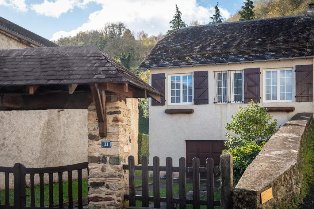 a white house with a wooden fence in front of it at Montée du Boiloa - Bielle, Laruns in Bielle