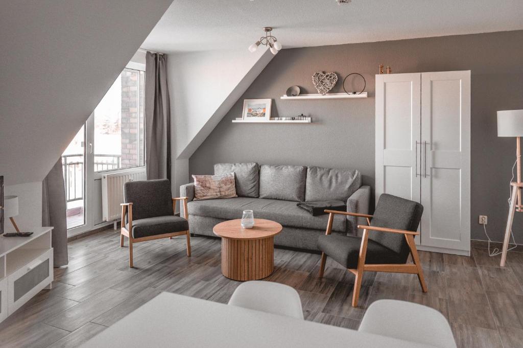 a living room with a couch and chairs at Lagunenstadt am Haff - Fewo 157 Haffblick in Ueckermünde
