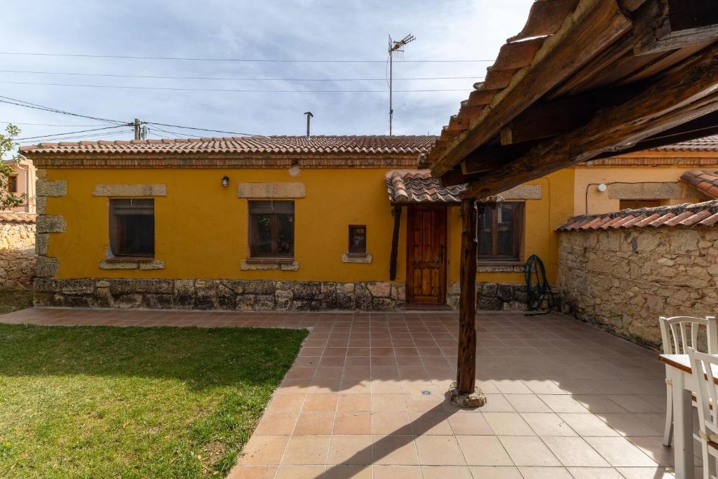a yellow house with a patio in front of it at De los Maestros in El Arenal