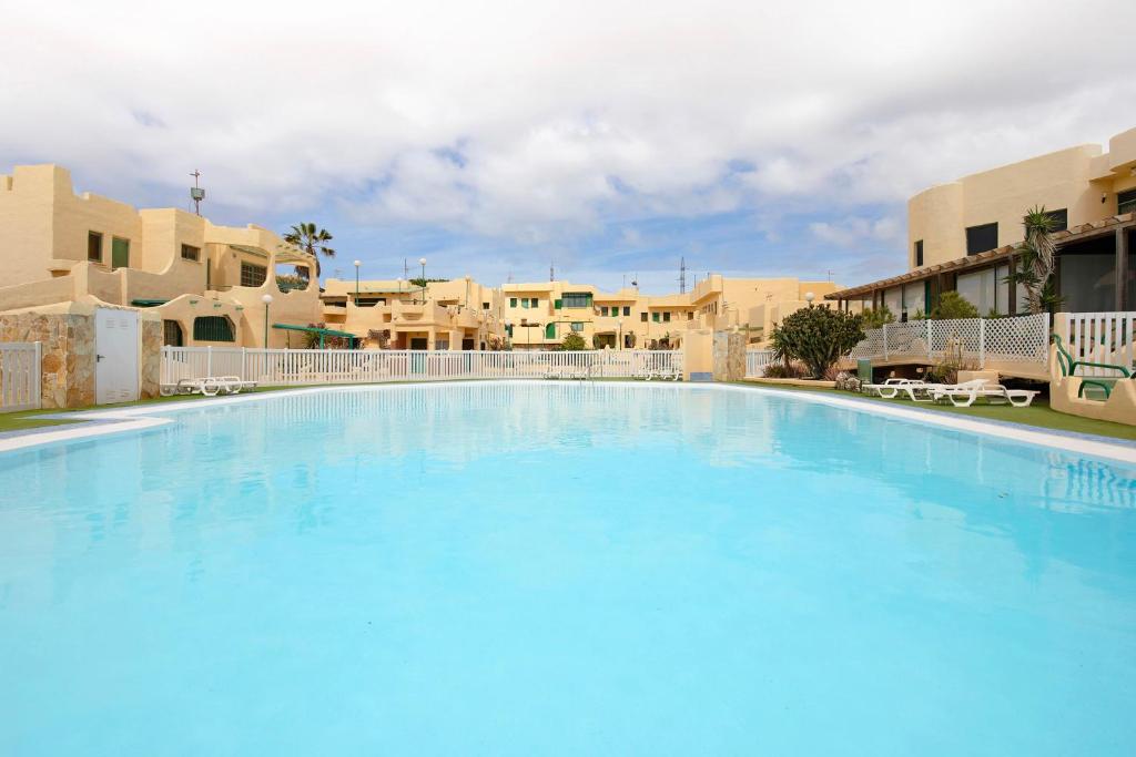 a large blue swimming pool in a resort at Casa Relax in Costa Calma
