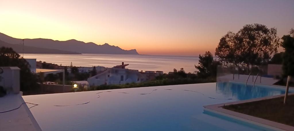 Beautiful View, Heated pool