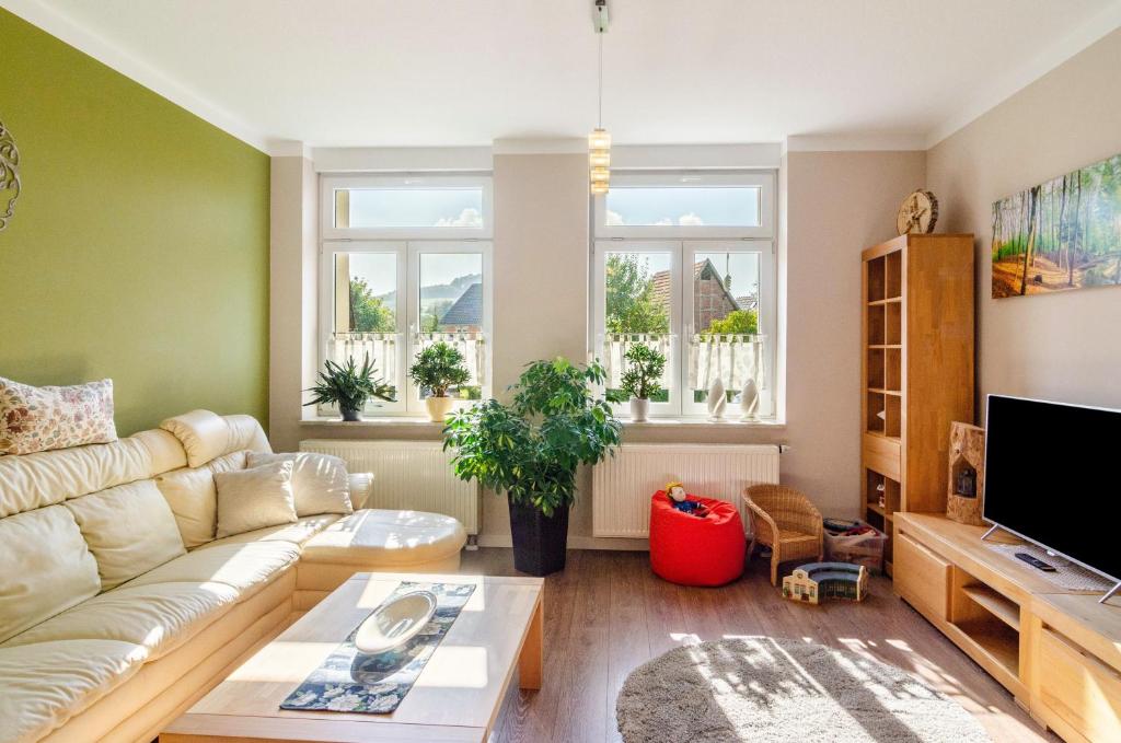 a living room with a couch and a table at Fewo Theo im Ferienhaus Alte Schule in Ferna