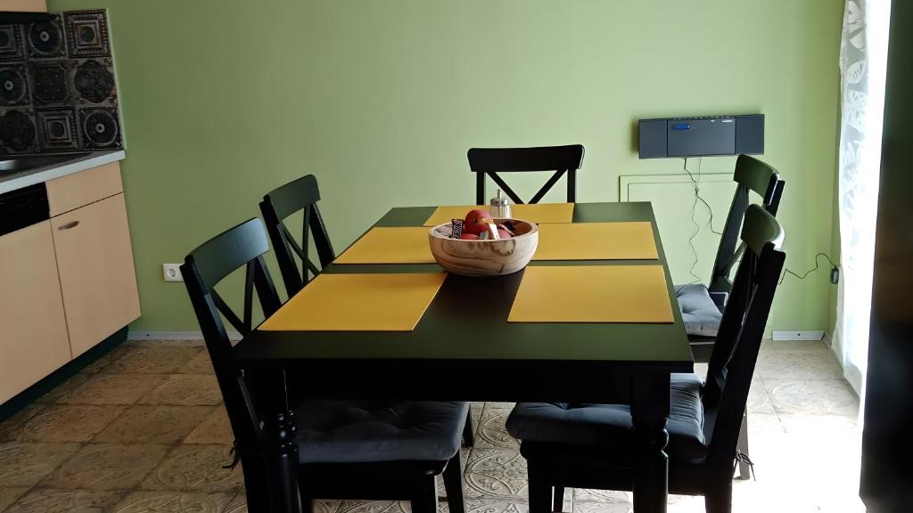Ferienwohnung Für 5 Personen 77 M² - Appartement De Luxe 2 Chambres Avec Vue Sur Jardin