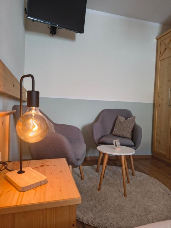 Der baeren - Historische Zimmer & Ferienwohnung, Mainbernheim - Habitación Doble Con Baño Privado