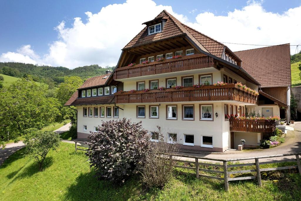 a large house with a wooden roof at Danielenhof in Freiamt