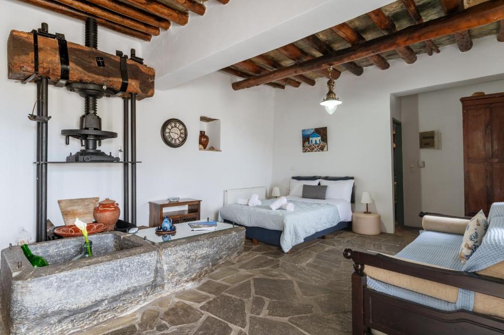 a bedroom with a bed and a tub in a room at Olive Guesthouse near farm in Fállika