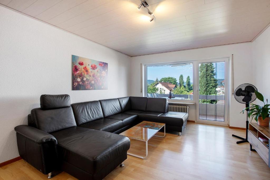 a living room with a couch and a table at Lieblingsplatz in Küssaberg