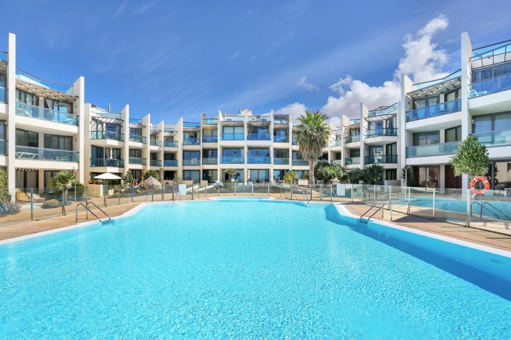 Oceanfront Apartment With Pool