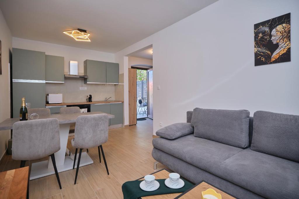 NEW! Adriatic Shell Apartments - 10 min Walk to Beach