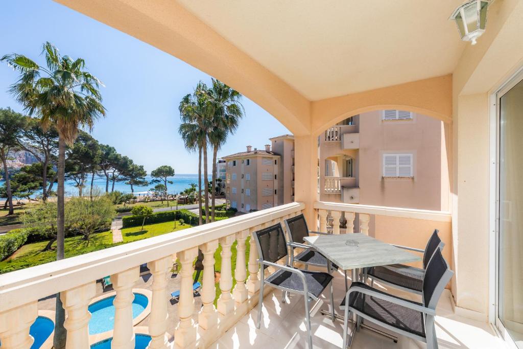 a balcony with a table and chairs and a view of the ocean at Oro del Mar iv apartamento 05 in Canyamel