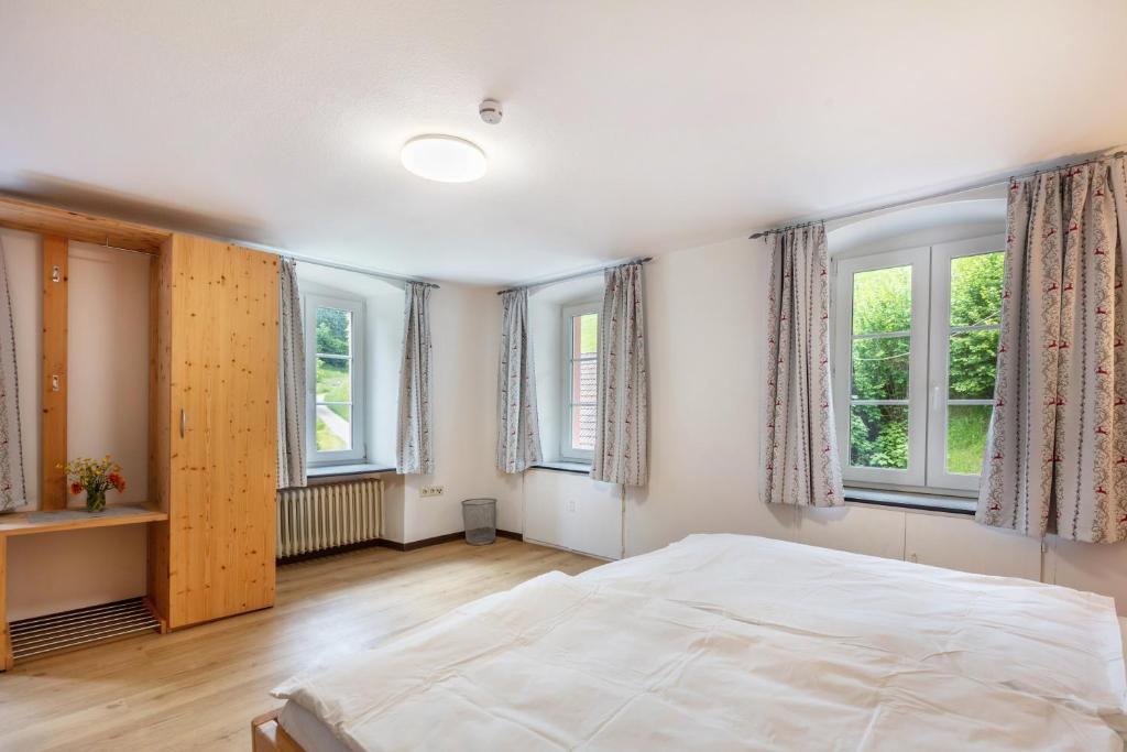 Gasthaus Hirschen Holl - Apartamento De Un Dormitorio Con Vistas Al Jardín