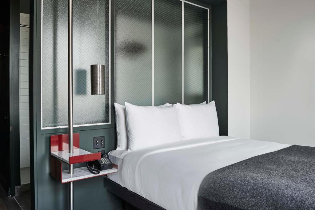 The Robey, Chicago, a Member of Design Hotels photo