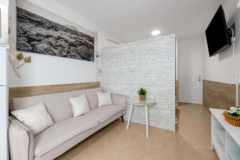 Vista Blanca Room 1