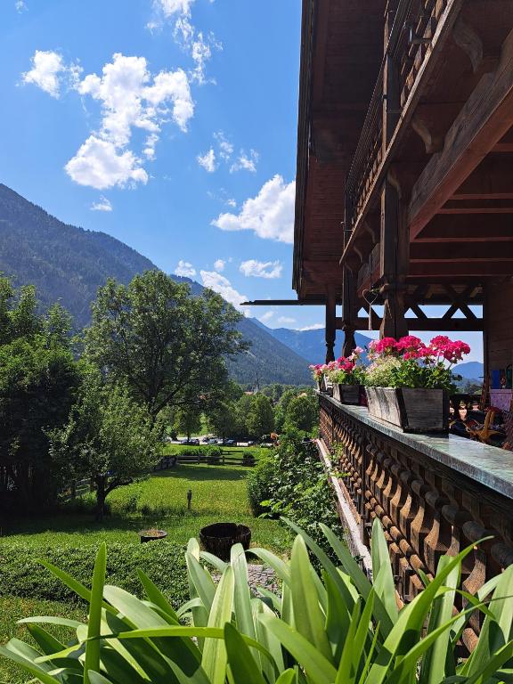 a building with flowers on the side of it at Haus Sunnleitn Vogelsang in Bayrischzell