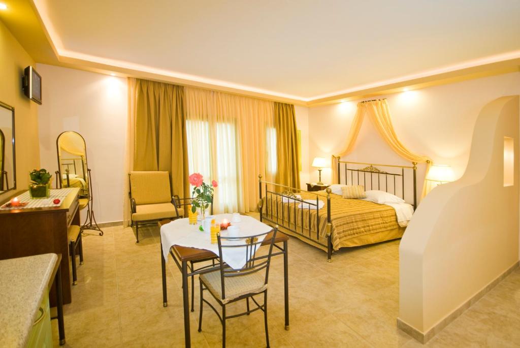 Postel nebo postele na pokoji v ubytování Anassa Deluxe Suites
