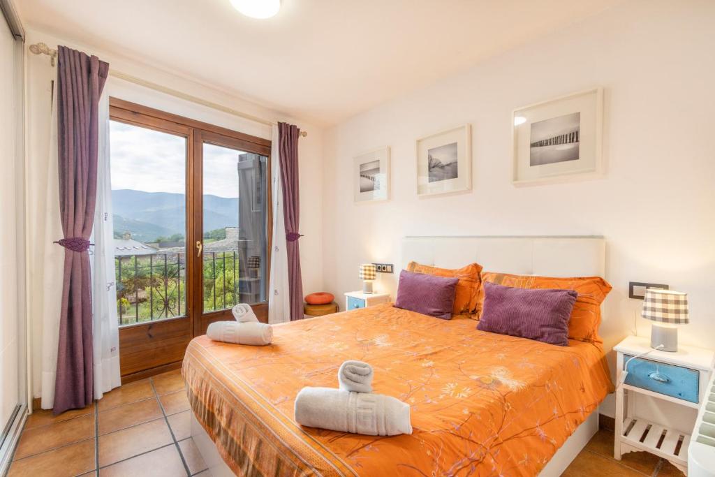 a bedroom with a large bed and a large window at Apartament Potxó in Olp